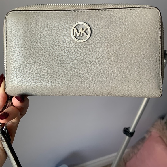 Michael Kors Grey Wallet - Picture 2 of 5